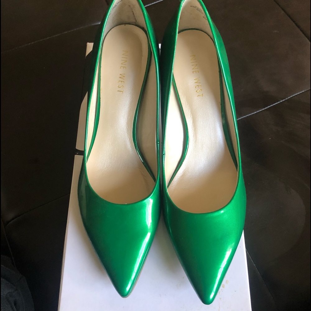 Nine West green pumps size 6M